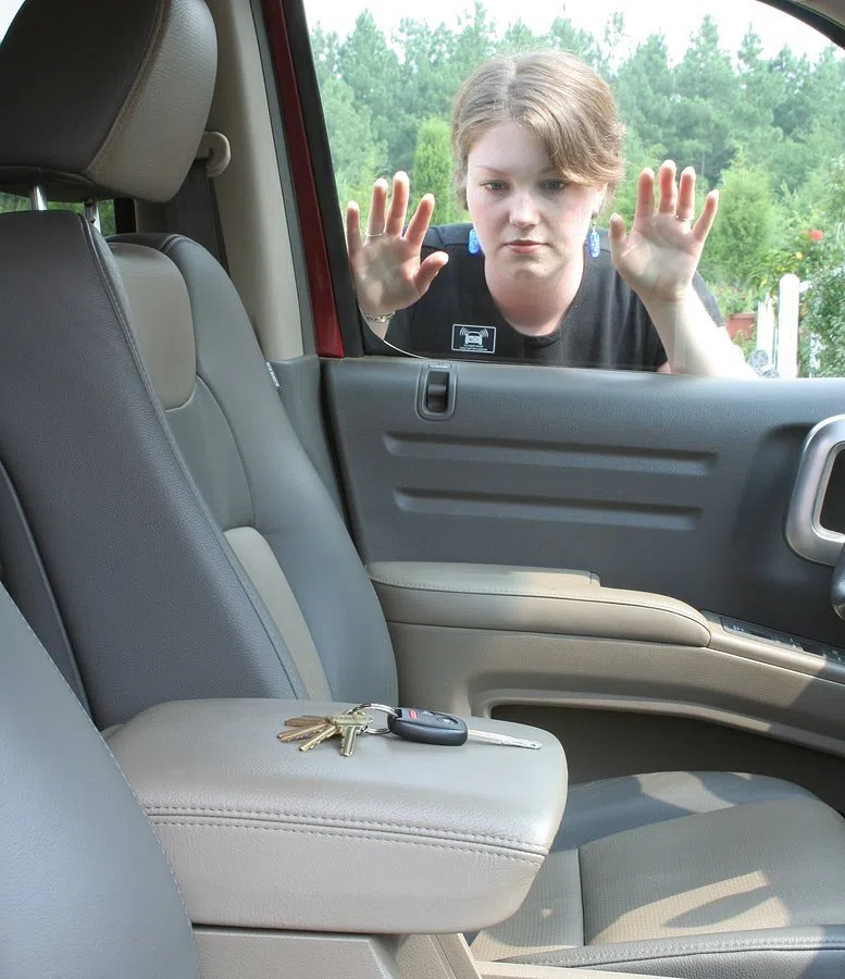Logan Locksmith Shop Minnetonka, MN 952-563-9965 - locked-keys-in-car